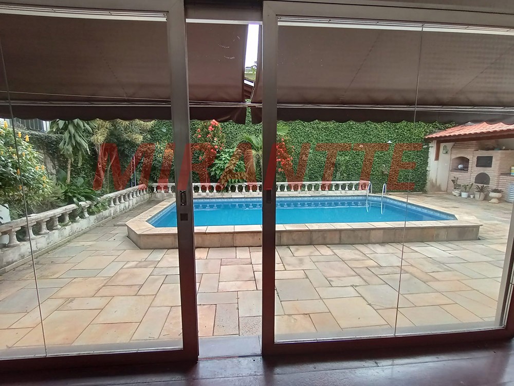 Sobrado de 236m² com 3 quartos em Jardim Floresta