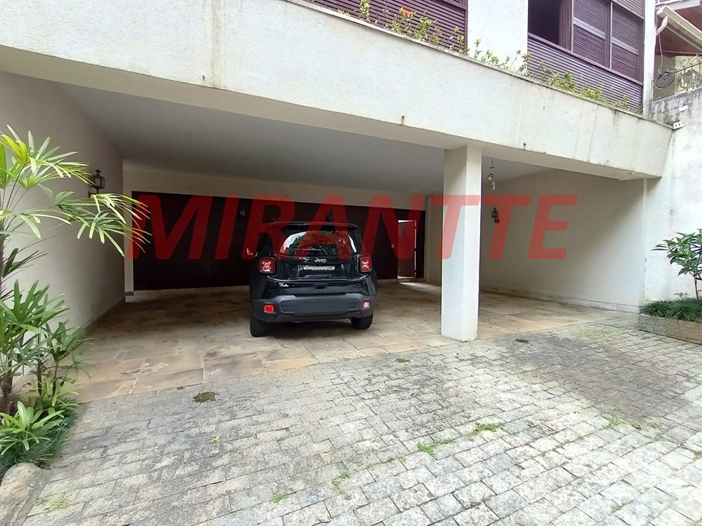 Sobrado de 236m² com 3 quartos em Jardim Floresta