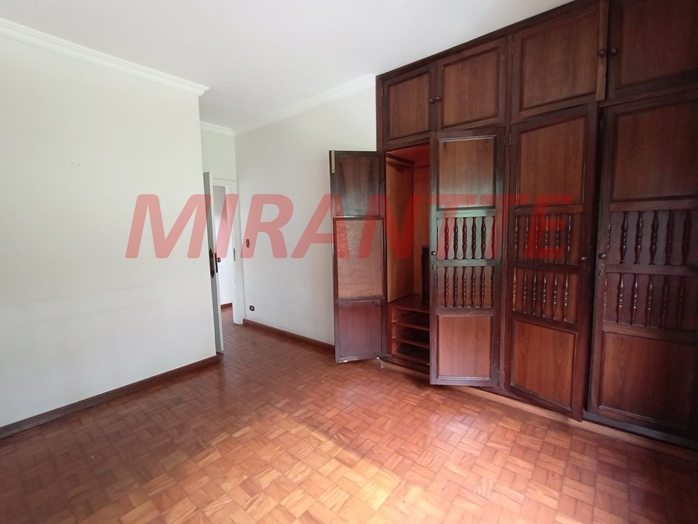 Sobrado de 236m² com 3 quartos em Jardim Floresta