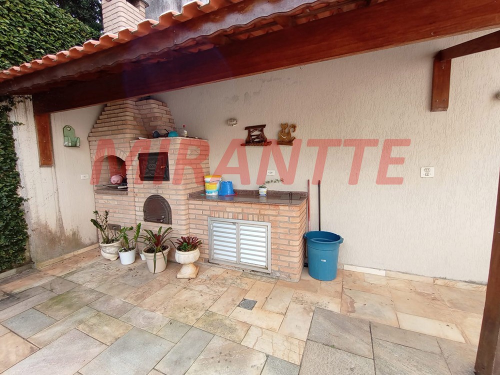 Sobrado de 236m² com 3 quartos em Jardim Floresta