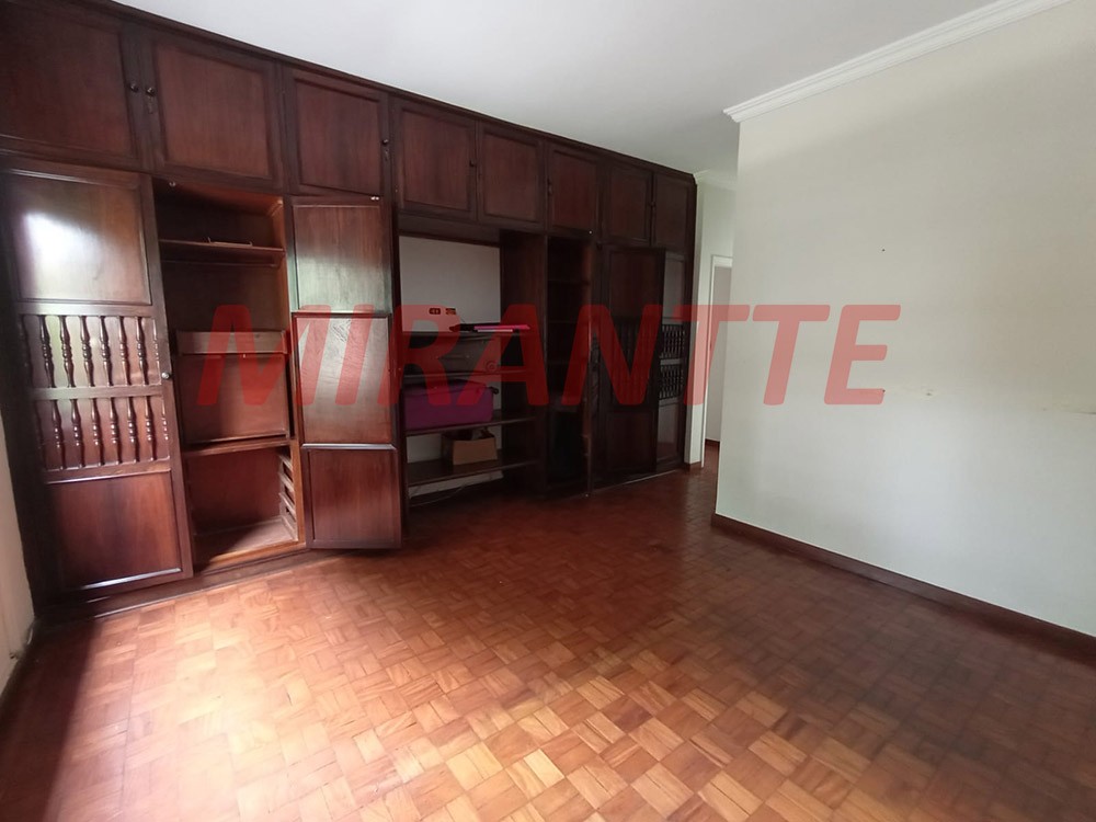 Sobrado de 236m² com 3 quartos em Jardim Floresta