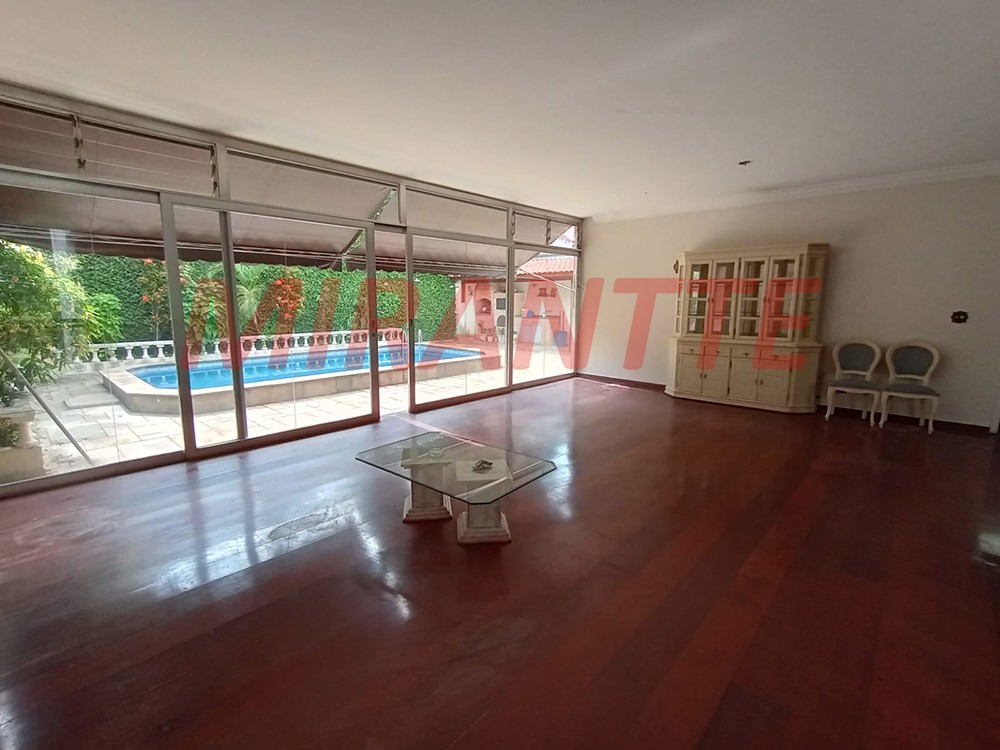 Sobrado de 236m² com 3 quartos em Jardim Floresta