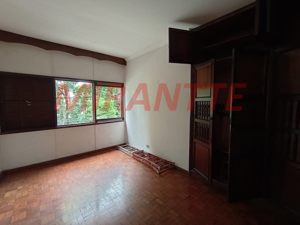 Sobrado de 236m² com 3 quartos em Jardim Floresta
