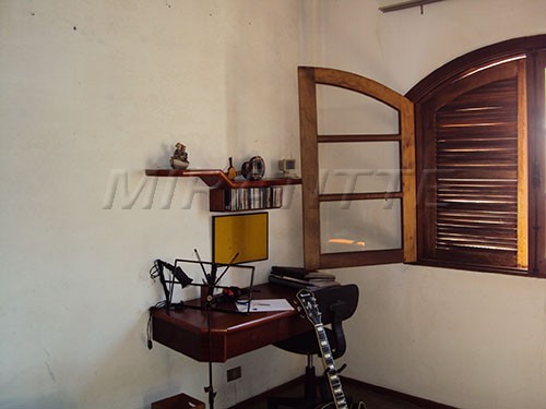 Sobrado de 400m² com 4 quartos em Tremembe