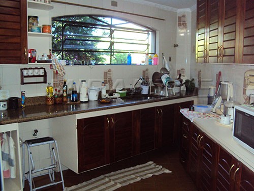 Sobrado de 400m² com 4 quartos em Tremembe