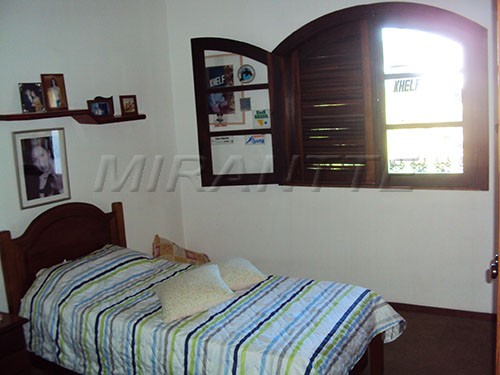 Sobrado de 400m² com 4 quartos em Tremembe