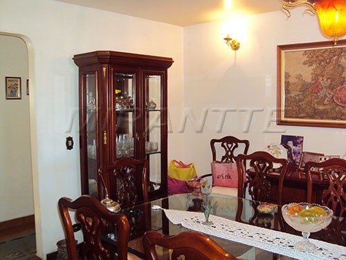 Sobrado de 400m² com 4 quartos em Tremembe