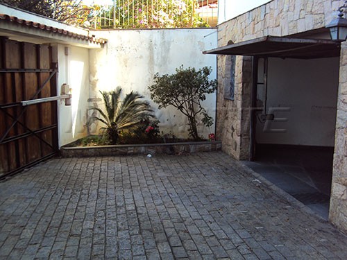 Sobrado de 400m² com 4 quartos em Tremembe