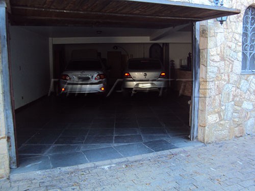 Sobrado de 400m² com 4 quartos em Tremembe