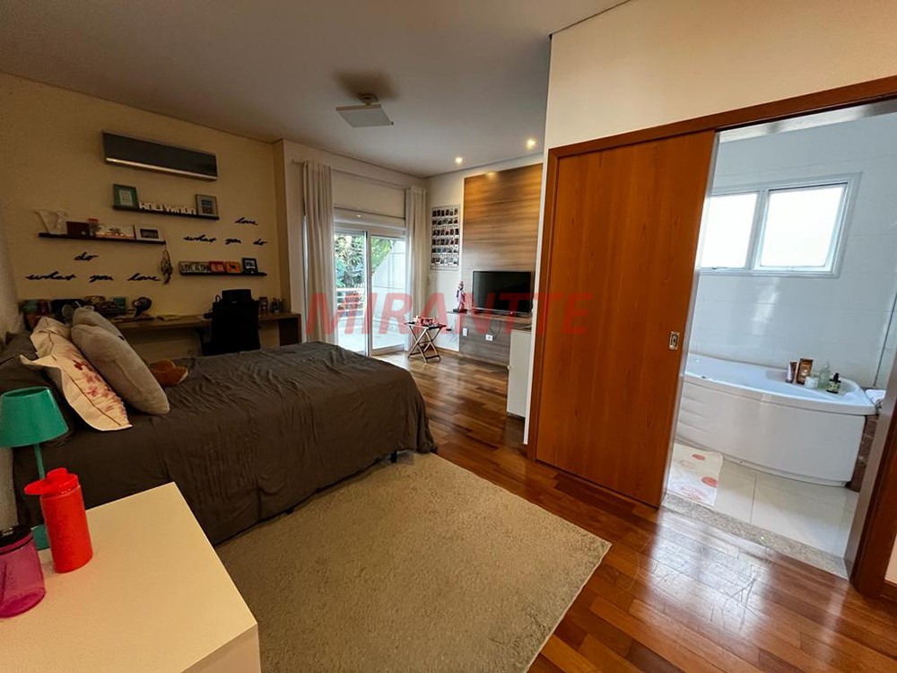 Sobrado de 750m² com 4 quartos em Tremembe