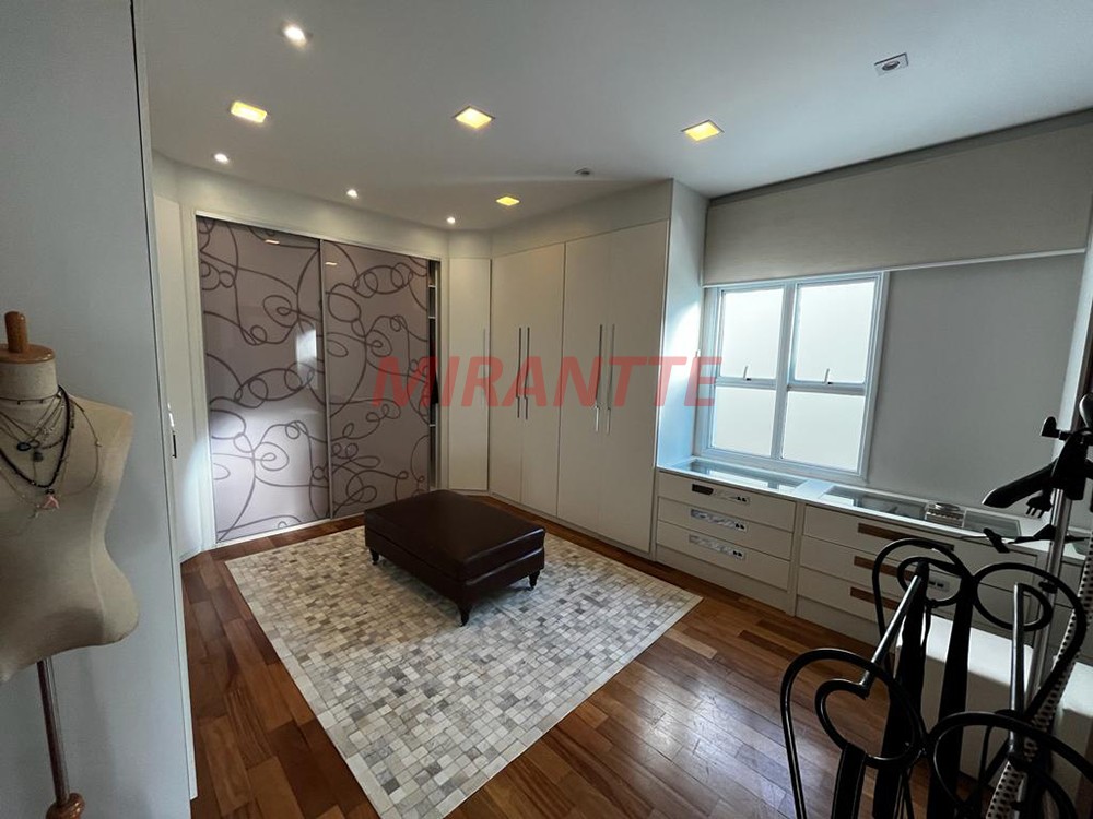 Sobrado de 750m² com 4 quartos em Tremembe