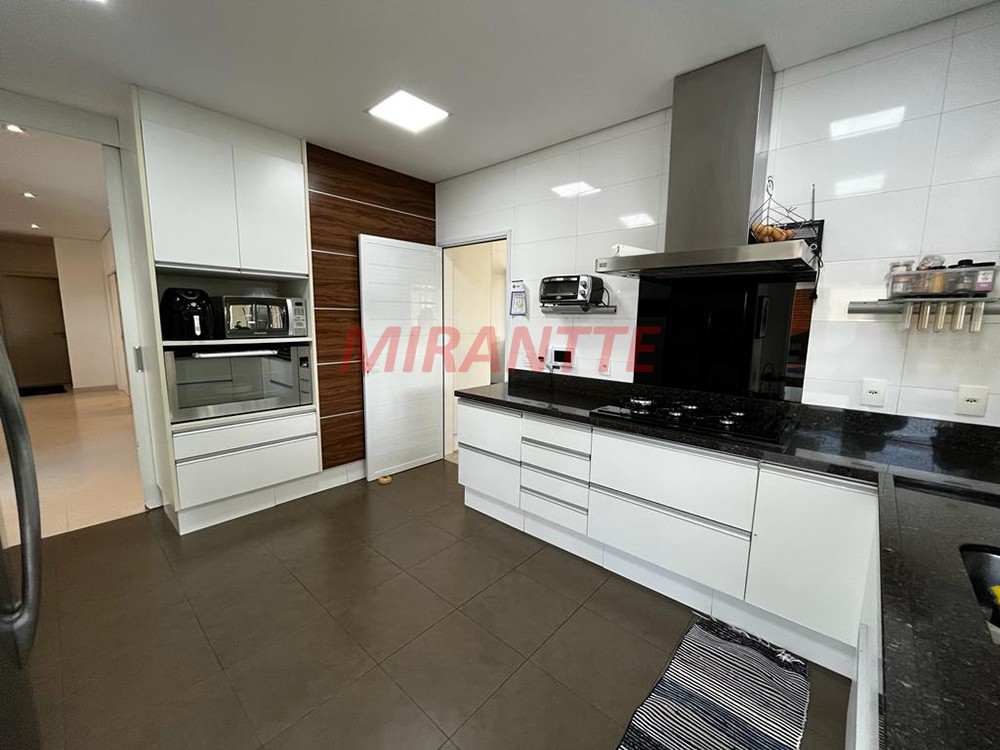 Sobrado de 750m² com 4 quartos em Tremembe