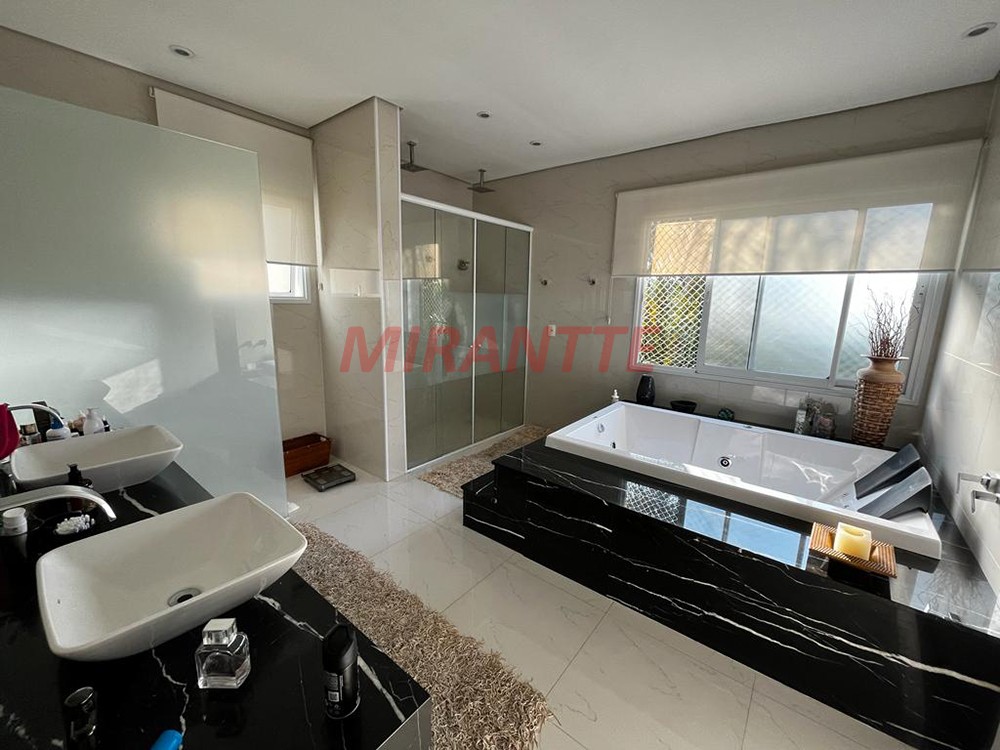 Sobrado de 750m² com 4 quartos em Tremembe