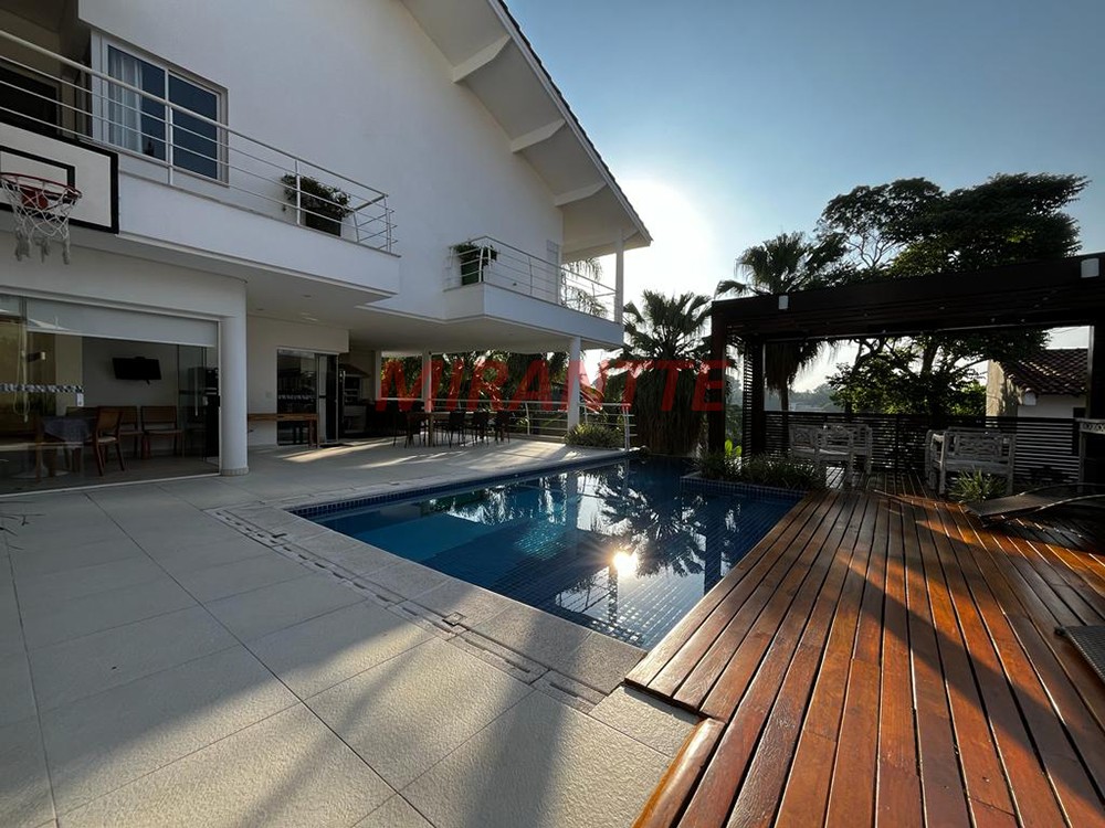 Sobrado de 750m² com 4 quartos em Tremembe