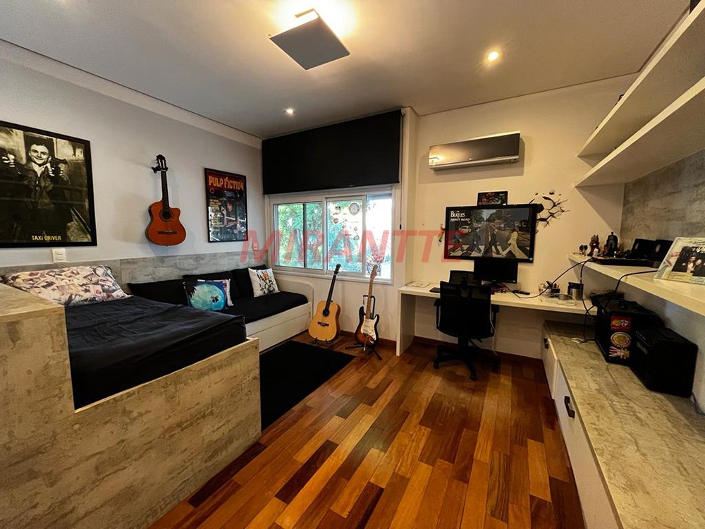 Sobrado de 750m² com 4 quartos em Tremembe