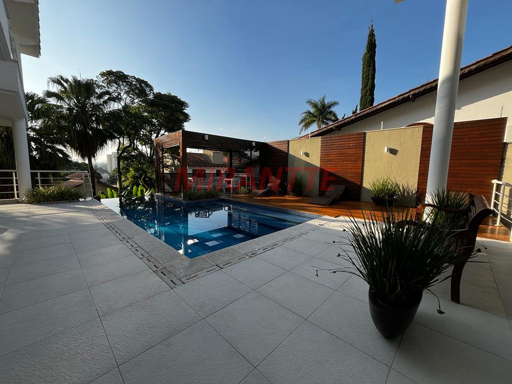 Sobrado de 750m² com 4 quartos em Tremembe