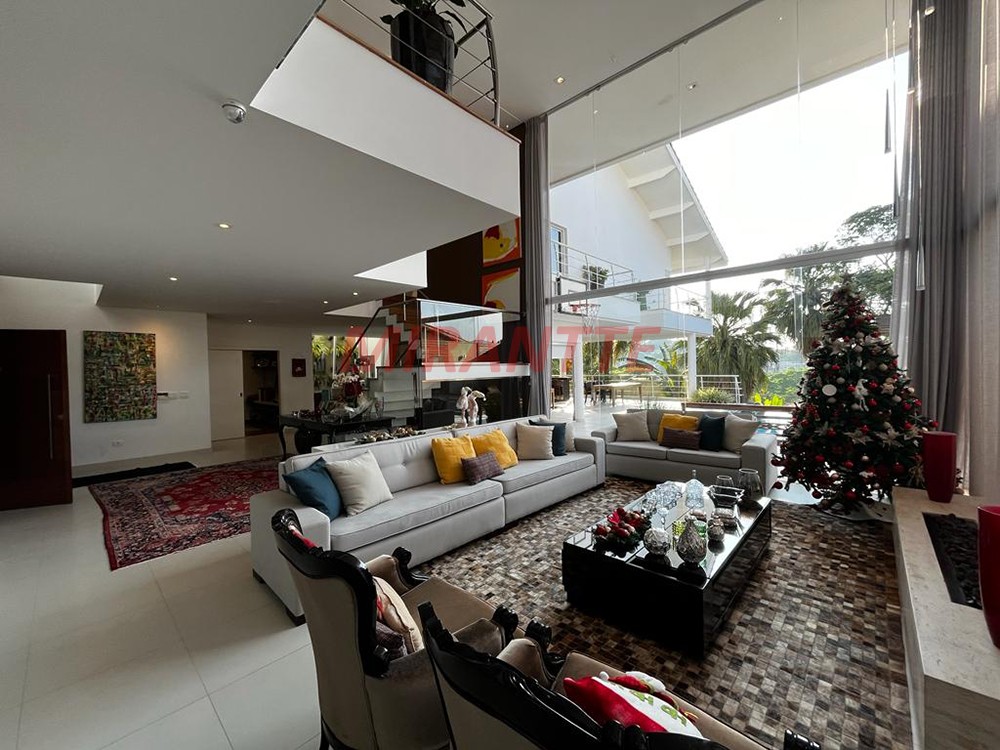 Sobrado de 750m² com 4 quartos em Tremembe
