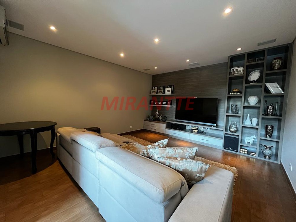 Sobrado de 750m² com 4 quartos em Tremembe