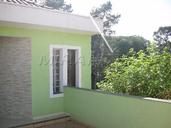 Sobrado de 210m² com 3 quartos em Vila Mazzei