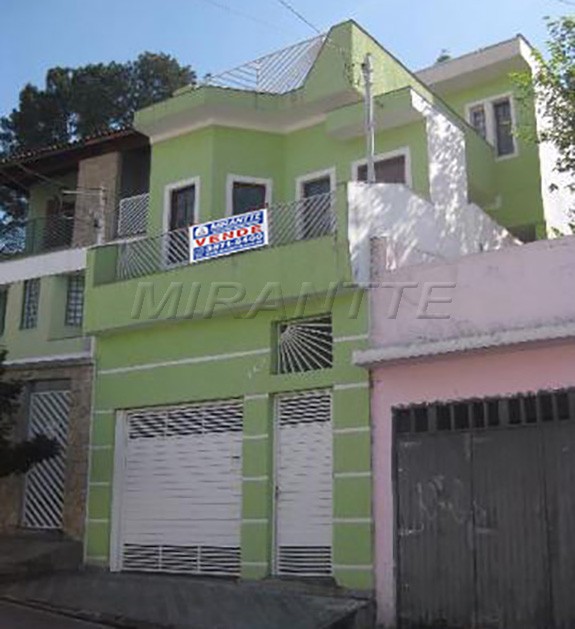 Sobrado de 210m² com 3 quartos em Vila Mazzei