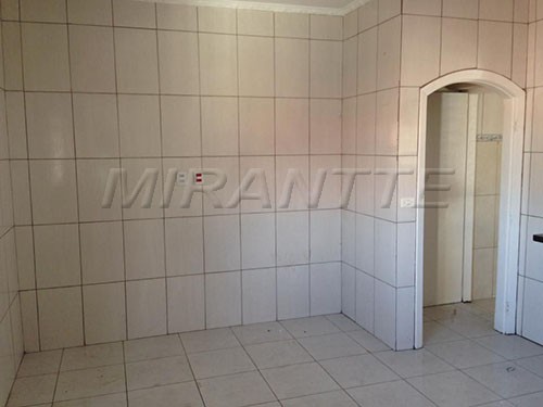 Comercial de 175m² em Água Fria
