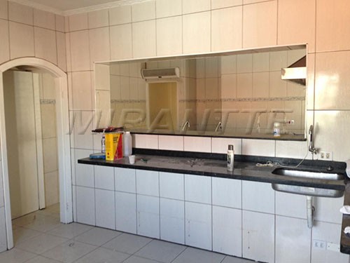 Comercial de 175m² em Água Fria