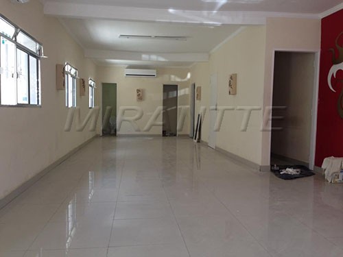 Comercial de 175m² em Água Fria