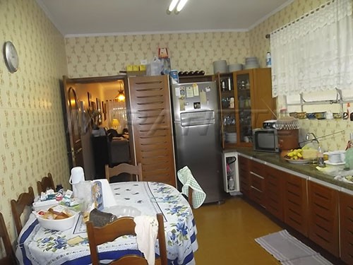 Sobrado de 240m² com 4 quartos em Vila Mazzei
