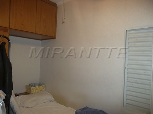 Sobrado de 240m² com 4 quartos em Vila Mazzei