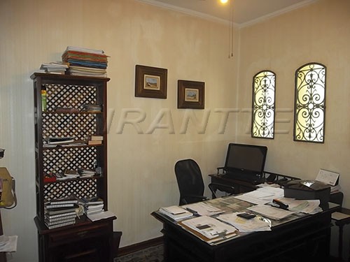Sobrado de 240m² com 4 quartos em Vila Mazzei