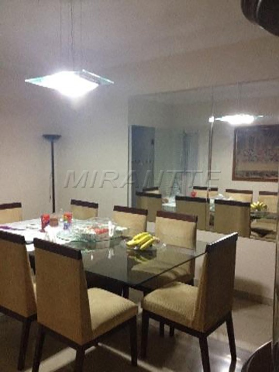 Sobrado de 237m² com 2 quartos em Vila Sabrina