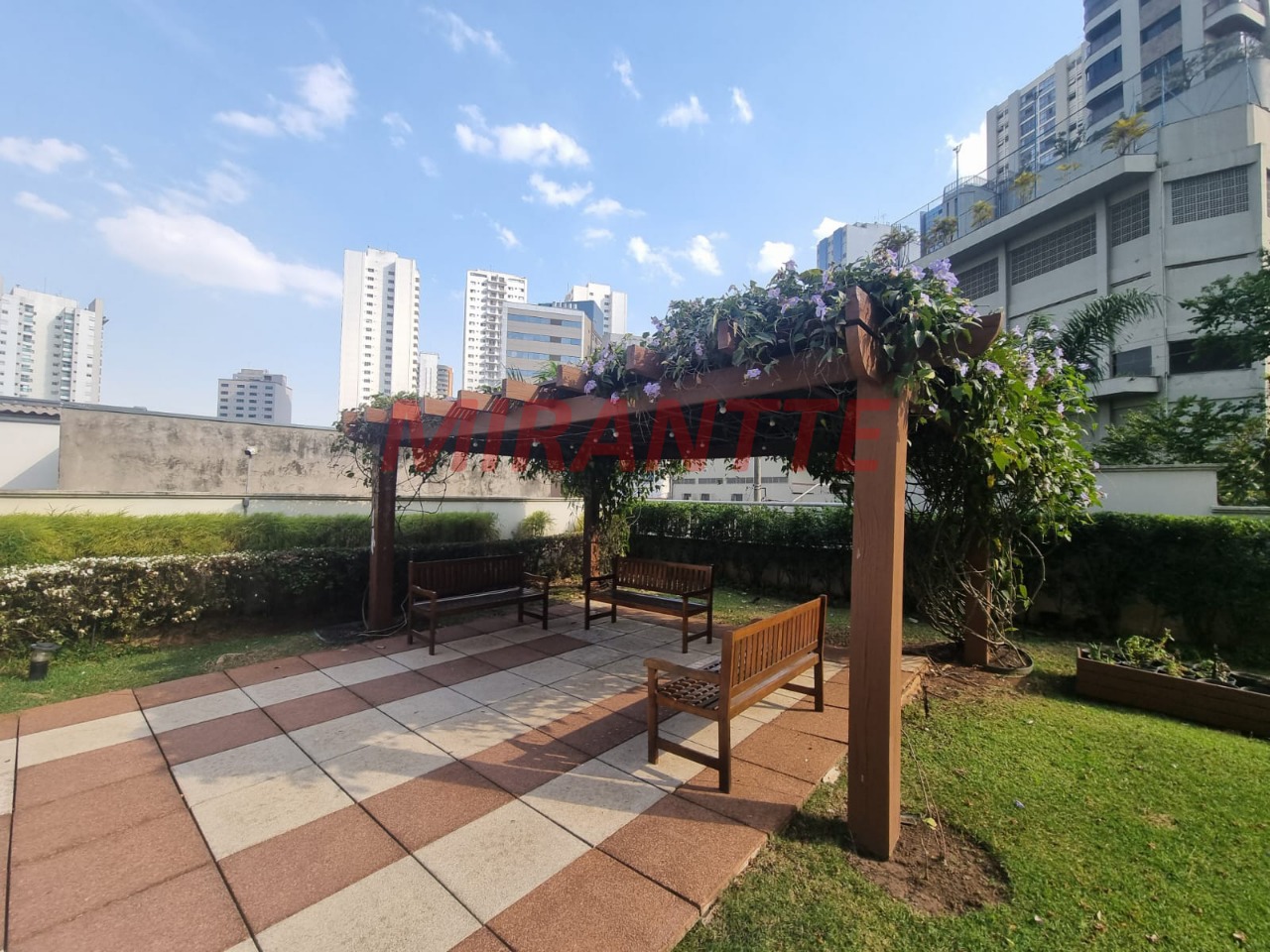 Apartamento de 64m² com 2 quartos em Santana