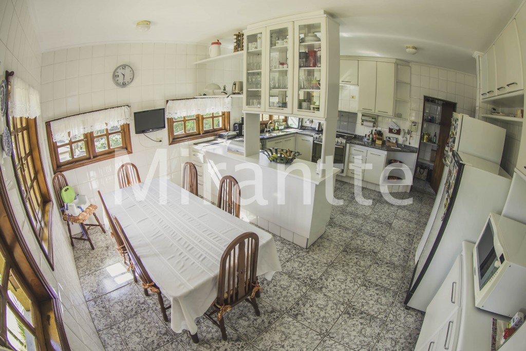 Sobrado de 500m² com 5 quartos em Serra Da Cantareira