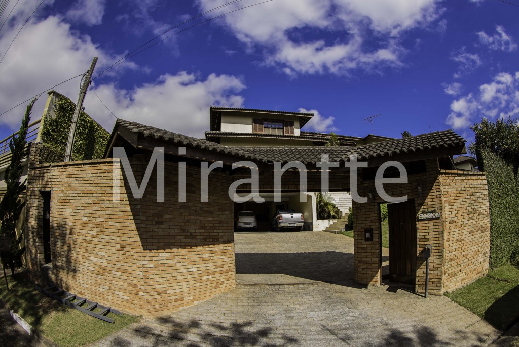 Sobrado de 500m² com 5 quartos em Serra Da Cantareira
