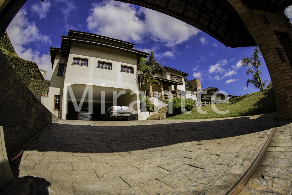 Sobrado de 500m² com 5 quartos em Serra Da Cantareira