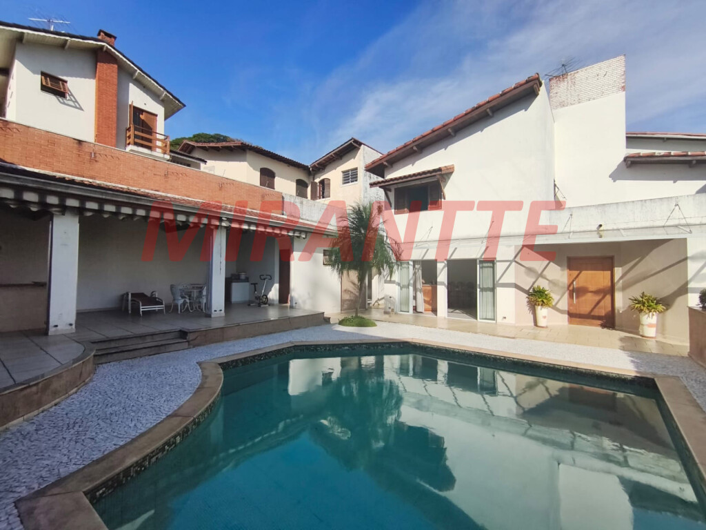 Sobrado de 300m² com 3 quartos em Tremembe