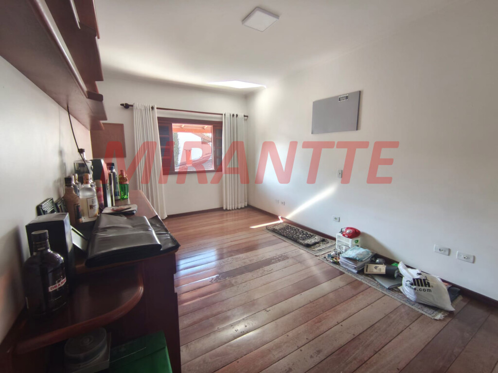 Sobrado de 300m² com 3 quartos em Tremembe