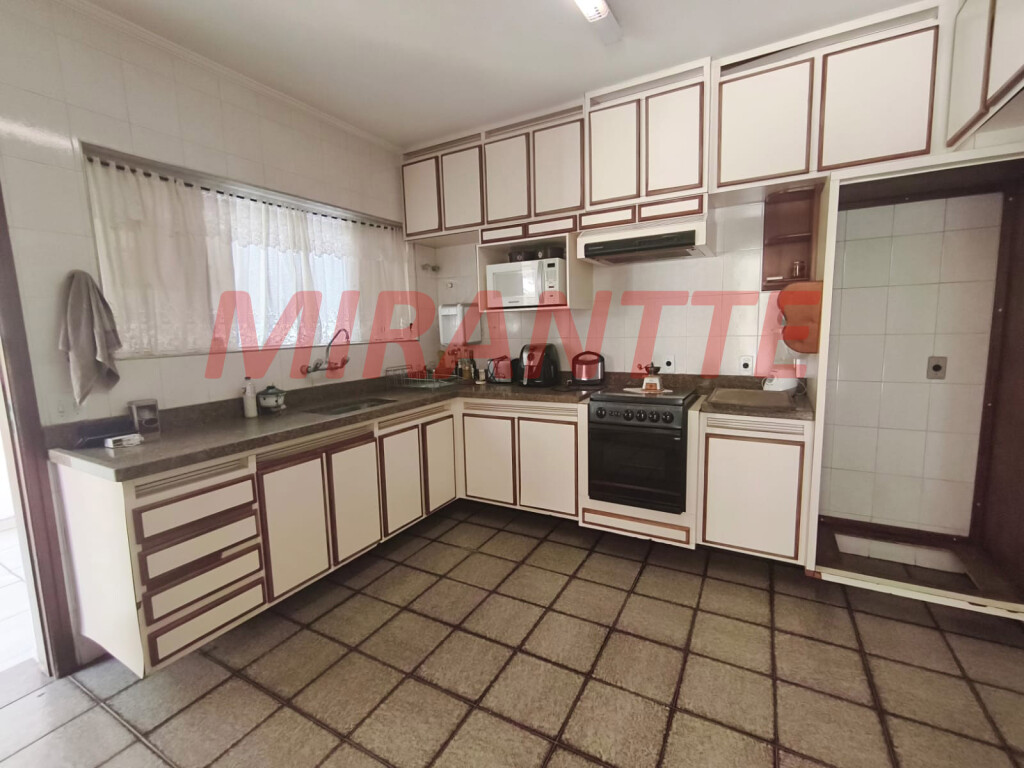 Sobrado de 300m² com 3 quartos em Tremembe