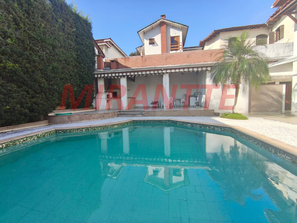 Sobrado de 300m² com 3 quartos em Tremembe