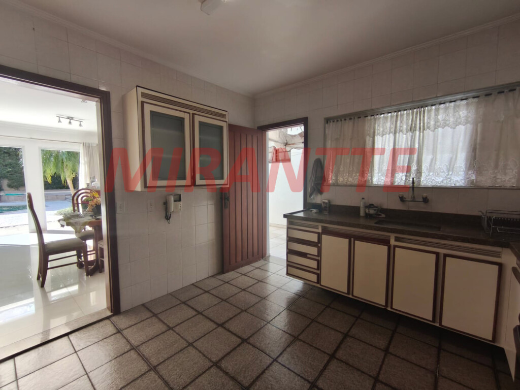 Sobrado de 300m² com 3 quartos em Tremembe