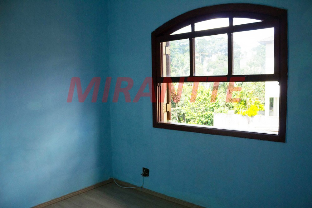 Sobrado de 214m² com 4 quartos em Horto Florestal