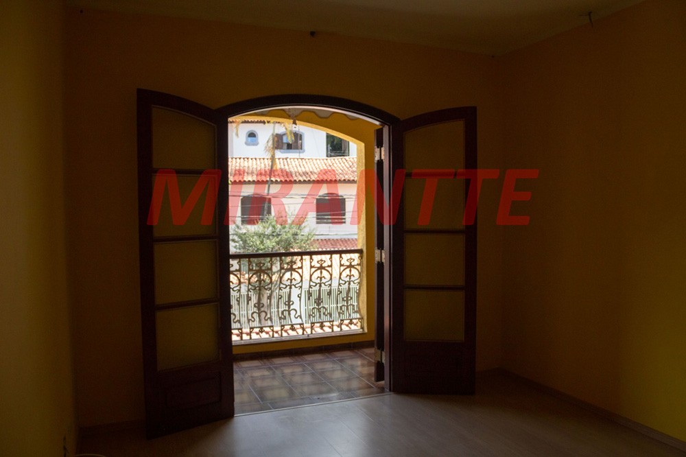 Sobrado de 214m² com 4 quartos em Horto Florestal
