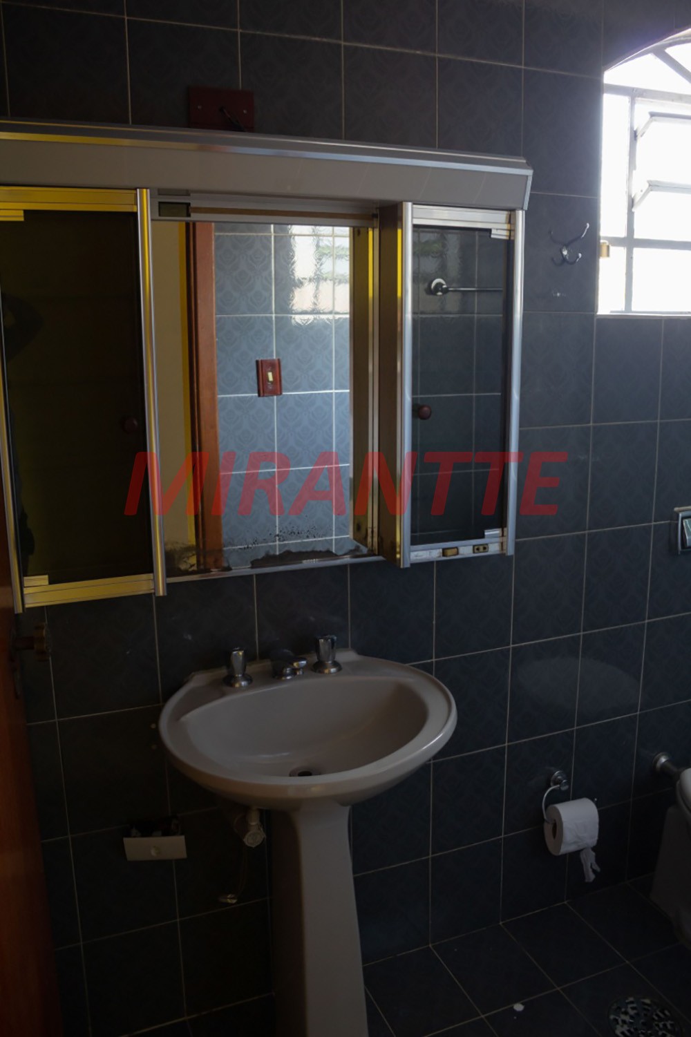 Sobrado de 214m² com 4 quartos em Horto Florestal