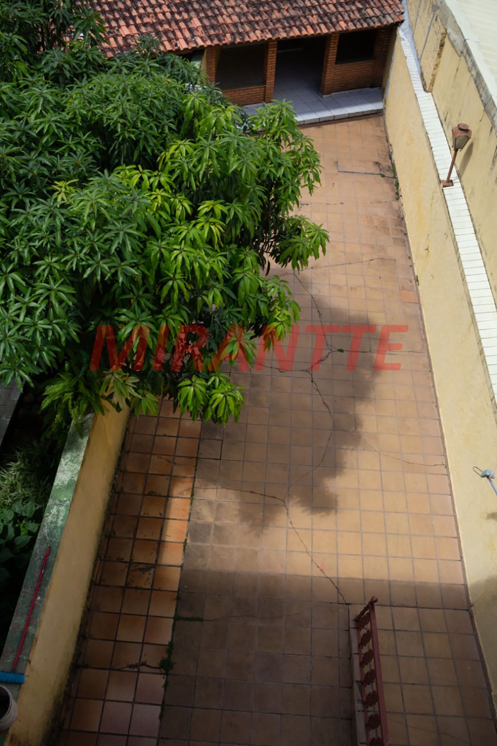Sobrado de 214m² com 4 quartos em Horto Florestal