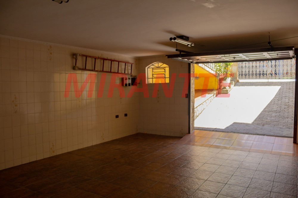 Sobrado de 214m² com 4 quartos em Horto Florestal