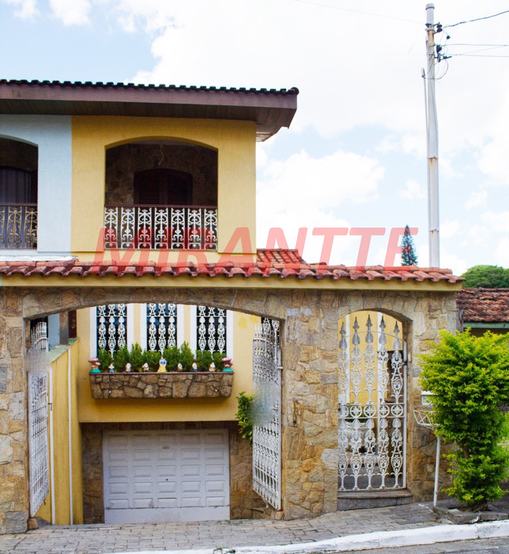 Sobrado de 214m² com 4 quartos em Horto Florestal