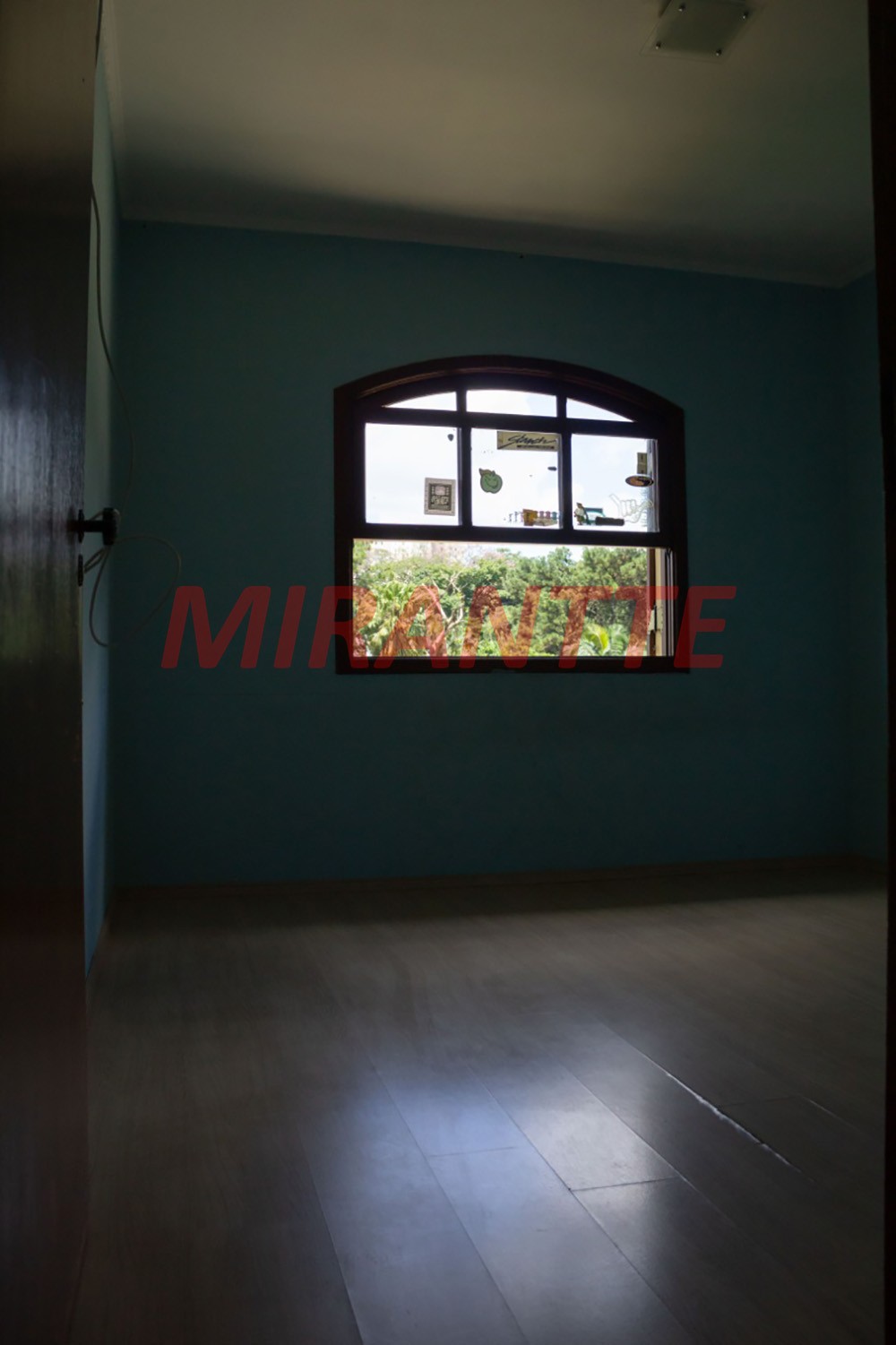 Sobrado de 214m² com 4 quartos em Horto Florestal