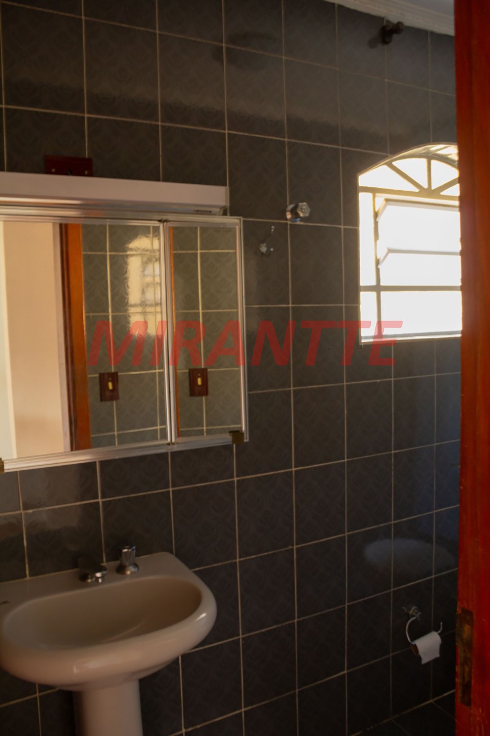 Sobrado de 214m² com 4 quartos em Horto Florestal