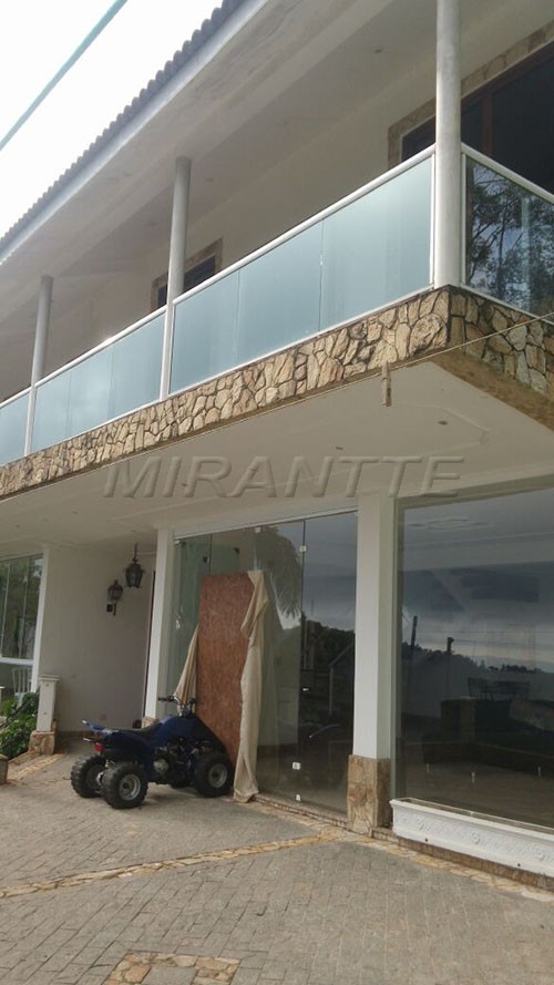 Sobrado de 600m² com 5 quartos em Serra Da Cantareira