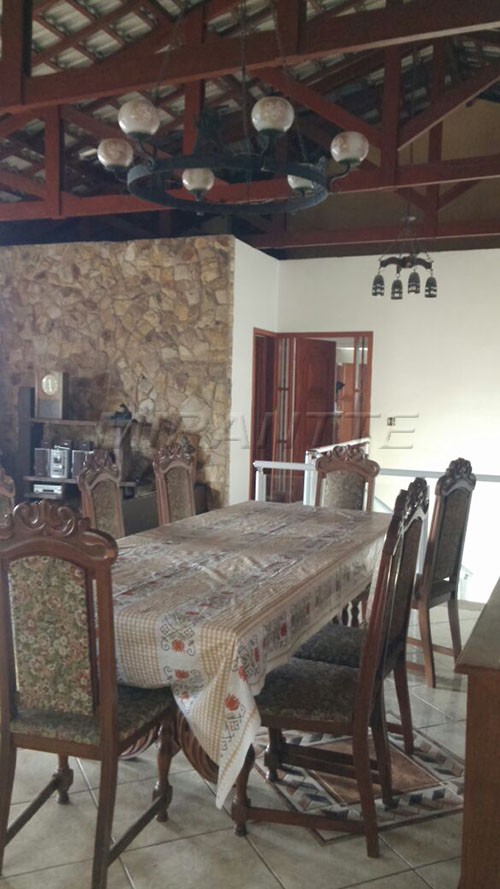 Sobrado de 600m² com 5 quartos em Serra Da Cantareira